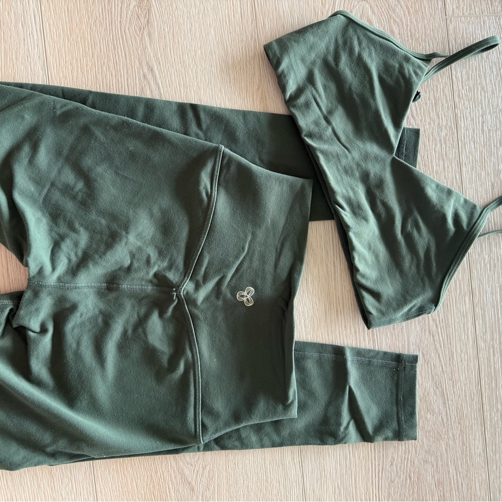 Aritzia golden set